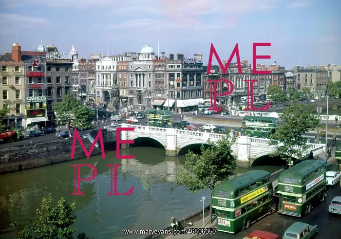 : O'Connell Bridge and River Liffey, Dublin, Ireland : O'Connell Bridge and River Liffey, Dublin, Ireland
