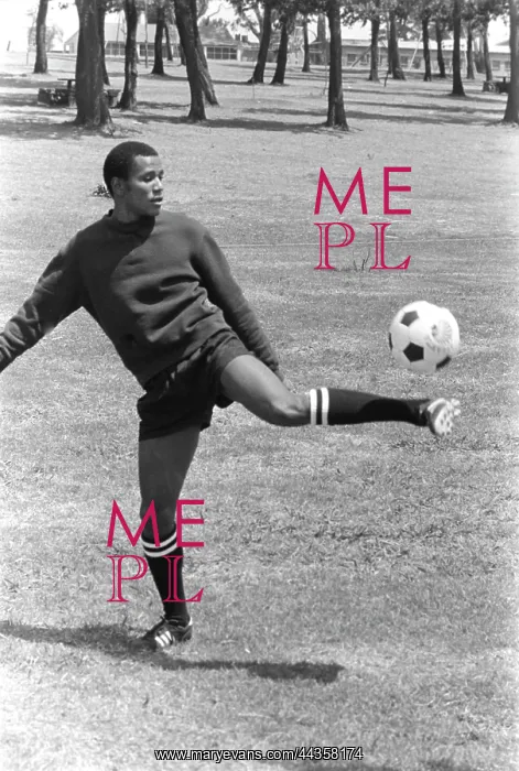 : October 11 1970 - Kaizer Motaung practises ball control : October 11 1970 - Kaizer Motaung practises ball control