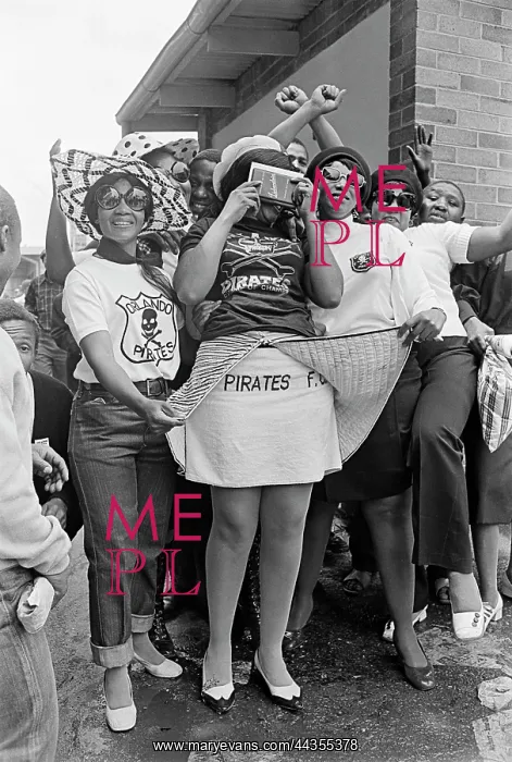 : October 24 1971 - Pirates supporters. Bucs supporters : October 24 1971 - Pirates supporters. Bucs supporters
