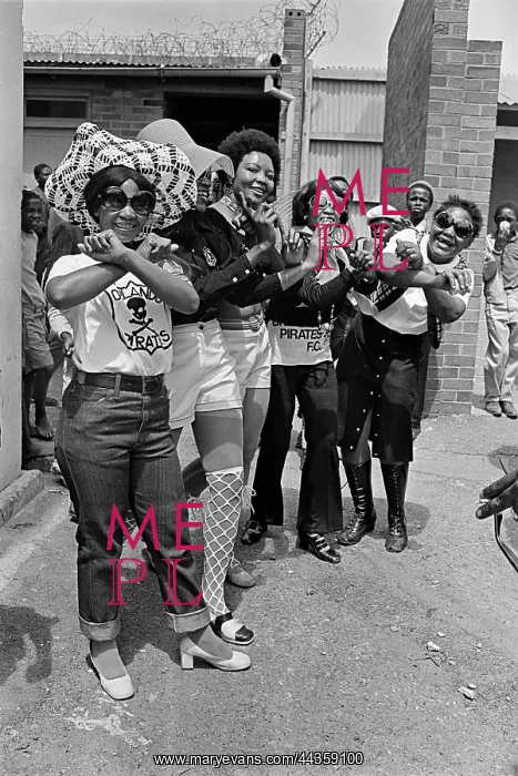: October 24 1971 - Pirates supporters. Bucs supporters : October 24 1971 - Pirates supporters. Bucs supporters