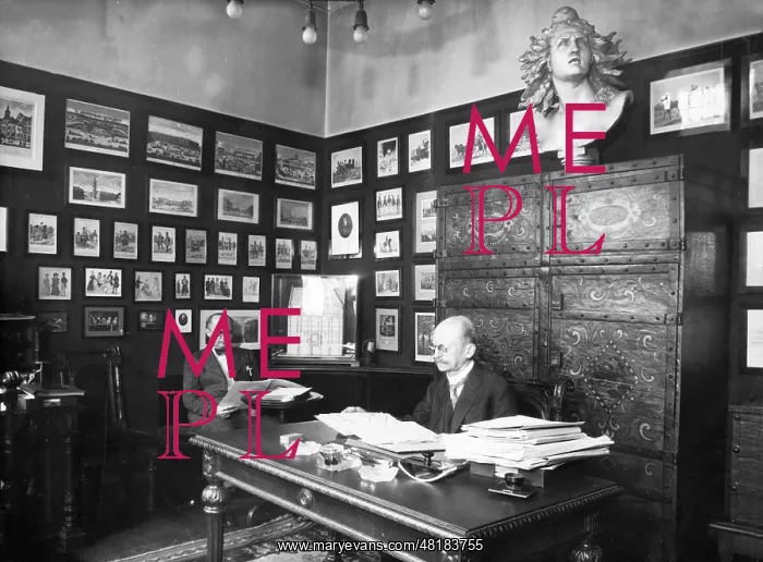 : Office of a private bank in 1934 : Office of a private bank in 1934