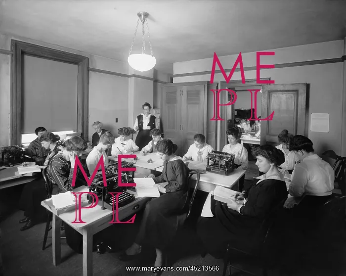 : Office with many women performing clerical ? : Office with many women performing clerical ?