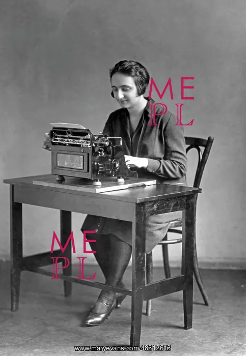 : Office worker at the typewriter, 1925 : Office worker at the typewriter, 1925