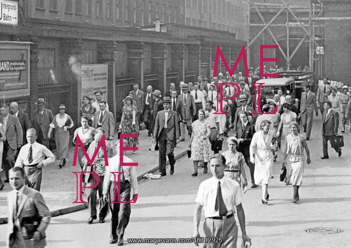 : Office worker on his way to work in Berlin, 20s : Office worker on his way to work in Berlin, 20s