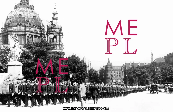 : Officers in front of the Berlin Cathedral, 1914 : Officers in front of the Berlin Cathedral, 1914
