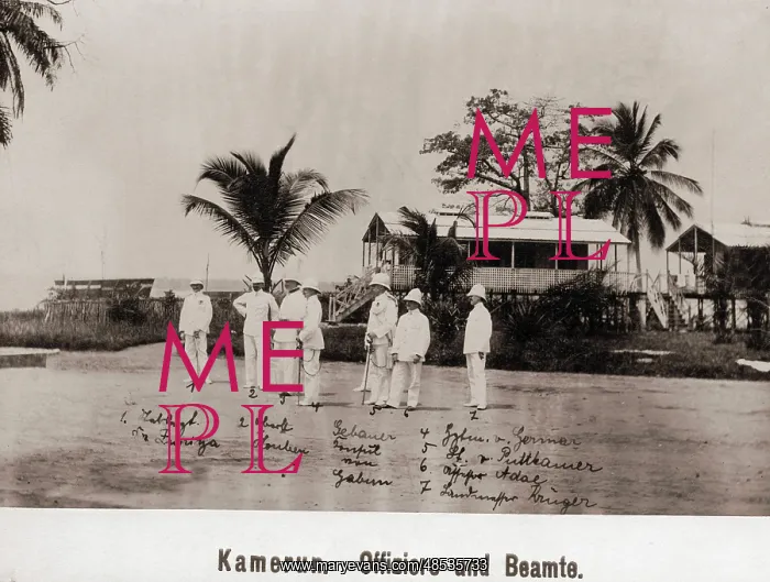 : Officers and officials in the German colony of Cameroon : Officers and officials in the German colony of Cameroon