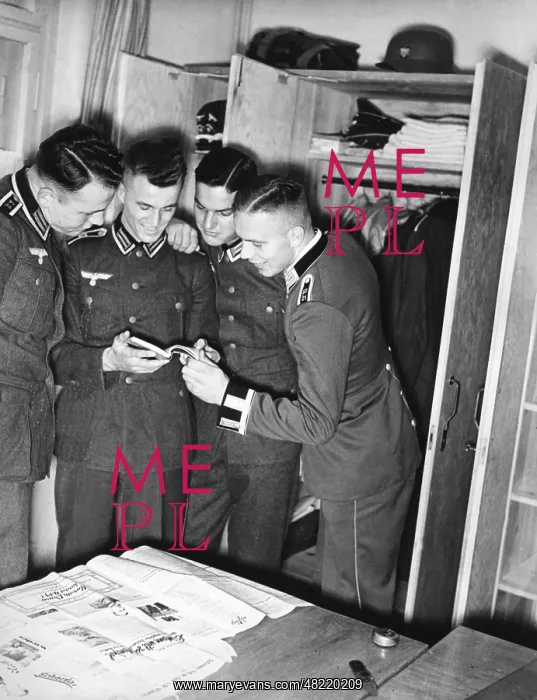 : Officers in their room in the Kriegsschule Potsdam-Borns : Officers in their room in the Kriegsschule Potsdam-Borns