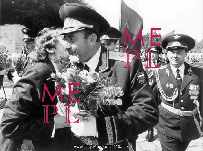 : Official farewell of Russian troops from Germany : Official farewell of Russian troops from Germany