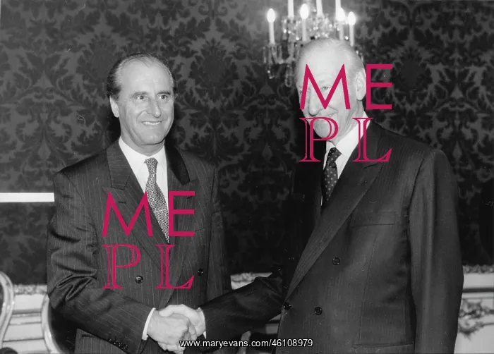 : Official handover to President Thomas : Official handover to President Thomas