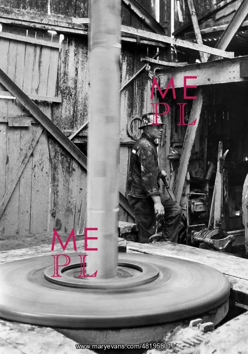 : Oil drilling in Germany, 1938 : Oil drilling in Germany, 1938