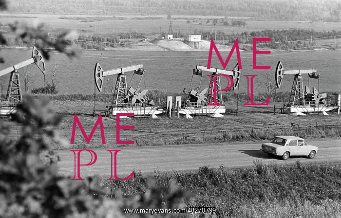 : Oil extraction, 1983 : Oil extraction, 1983