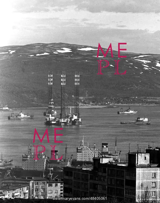 : Oil platform in Kola Bay, 1994 : Oil platform in Kola Bay, 1994