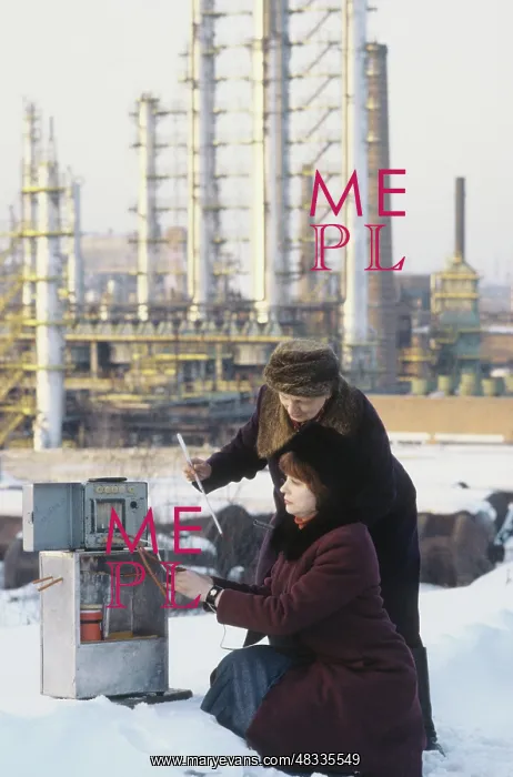 : Oil refinery, 1982 : Oil refinery, 1982