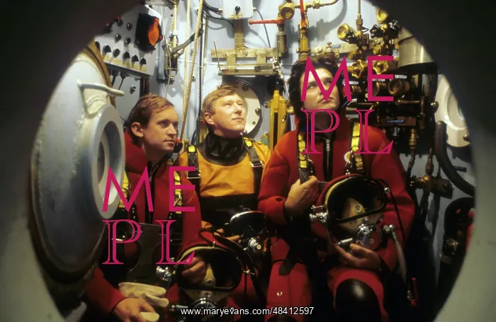: Oilmen on Soviet floating rig, 1982 : Oilmen on Soviet floating rig, 1982