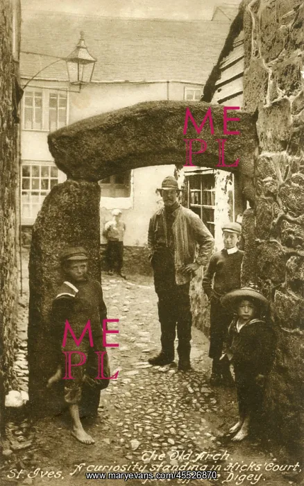 : Old Arch - Hick's Court, off the Digey, St Ives, Cornwall : Old Arch - Hick's Court, off the Digey, St Ives, Cornwall