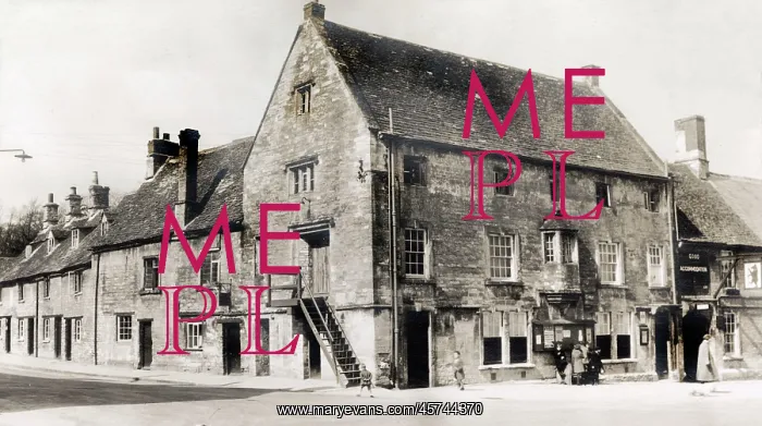 : Old Black Bear Inn, High Street, Burford, Oxfordshire : Old Black Bear Inn, High Street, Burford, Oxfordshire
