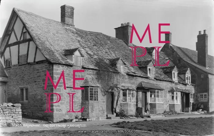 : Old Cottage in Broadway : Old Cottage in Broadway