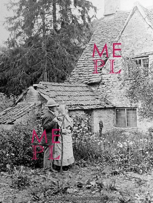  : Old cottagers, 1890s