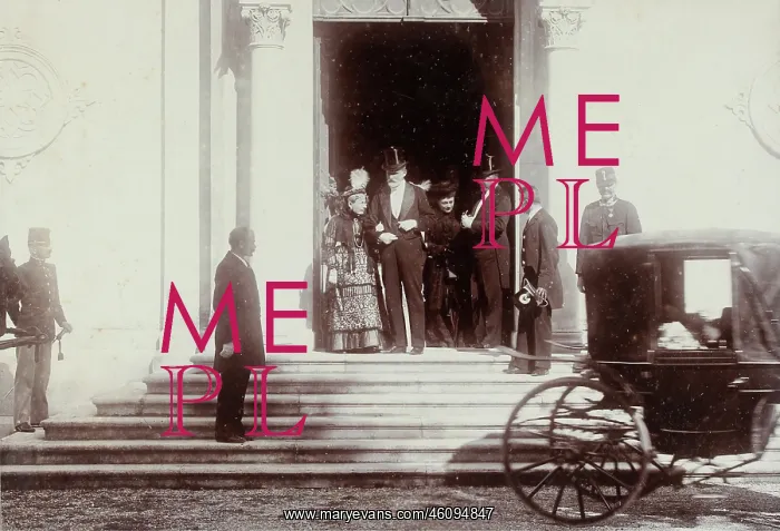 : Two old couples (men with hat) at the entrance : Two old couples (men with hat) at the entrance