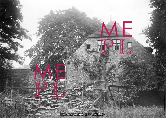 : Old farmhouse in Berlin, 1933 : Old farmhouse in Berlin, 1933