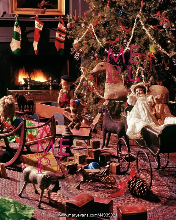 : Old Fashioned Decorated Christmas Tree with Popcorn : Old Fashioned Decorated Christmas Tree with Popcorn