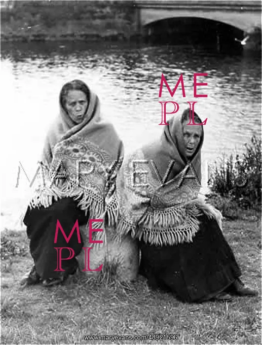 : OLD GALWAY WOMEN : OLD GALWAY WOMEN