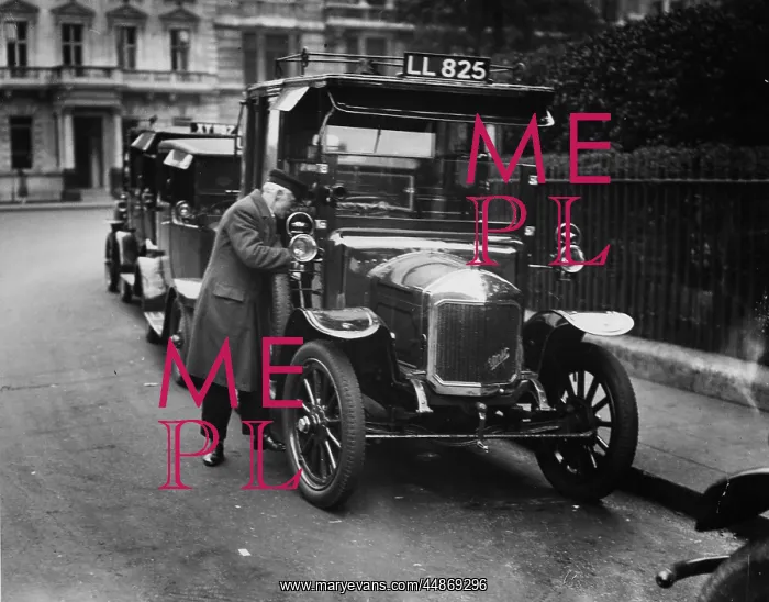 : OLD LONDON TAXI CAB : OLD LONDON TAXI CAB