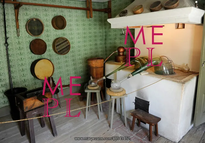 : Old Pharmacy laboratoy. Inside. Instrumentals. 1772-1809. Ph : Old Pharmacy laboratoy. Inside. Instrumentals. 1772-1809. Ph