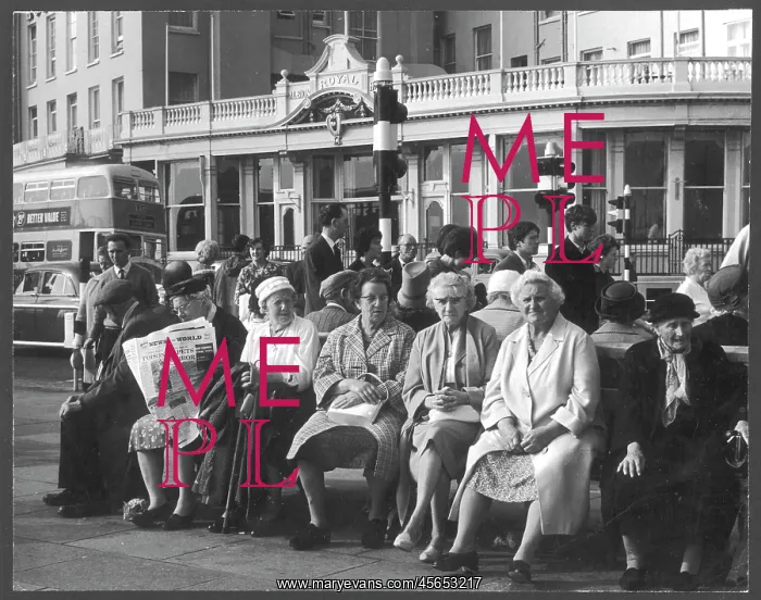 : OLD WOMEN, BRIGHTON : OLD WOMEN, BRIGHTON