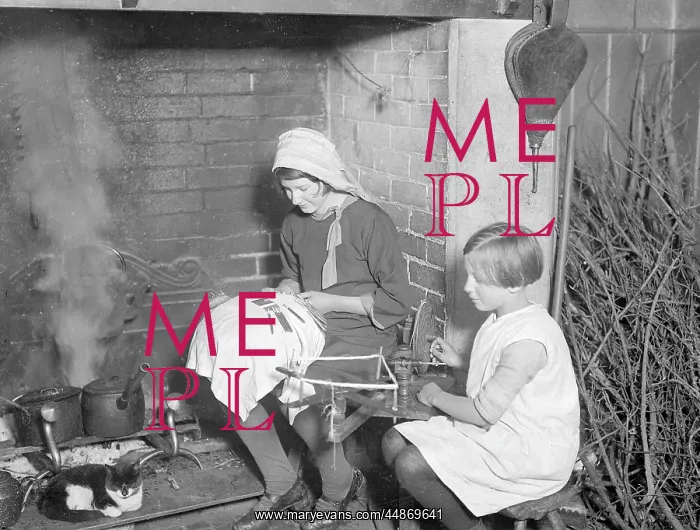 : OLD & YOUNG LACEMAKERS : OLD & YOUNG LACEMAKERS