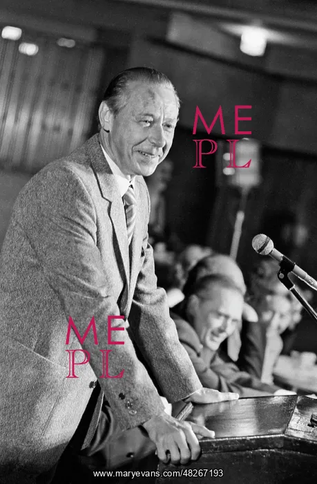 : Oleg Yefremov, 1983 : Oleg Yefremov, 1983