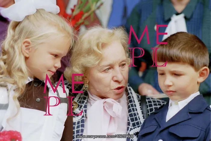 : O.Lepeshinskaya with ballet school students, 1991 : O.Lepeshinskaya with ballet school students, 1991