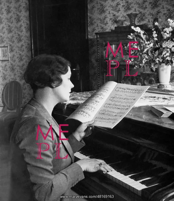  : Olga Chekhova, 1933