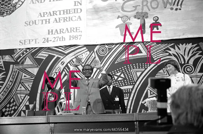 : Oliver Tambo greeting the delegates at the Children : Oliver Tambo greeting the delegates at the Children