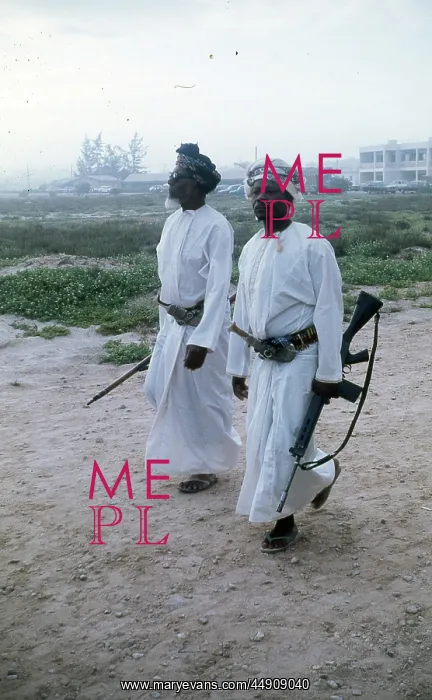 : Omani elders wearing Khanjar and carrying rifles in Oman : Omani elders wearing Khanjar and carrying rifles in Oman