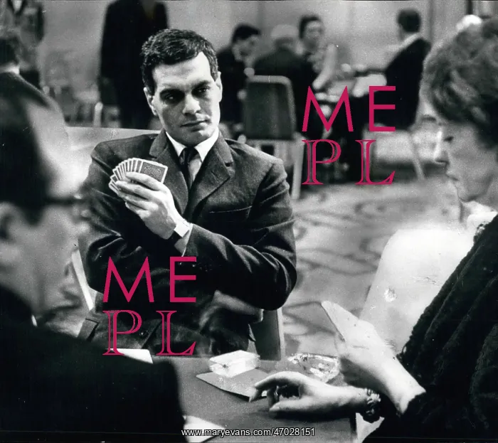 : Omar Sharif Plays Bridge : Omar Sharif Plays Bridge