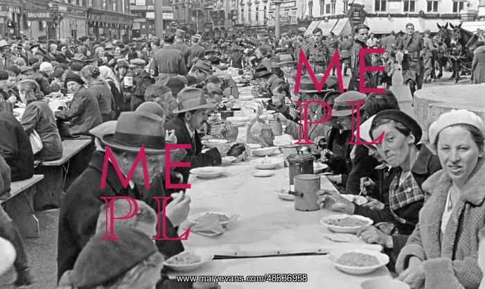 : One-pot meal in Graz, 1938 : One-pot meal in Graz, 1938