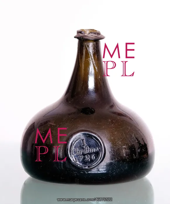 : Onion-shaped wine bottle : Onion-shaped wine bottle