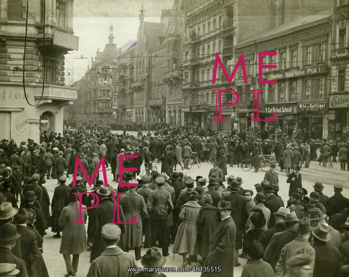 : Onlookers after the end of the Kapp Putsch, 1920 : Onlookers after the end of the Kapp Putsch, 1920