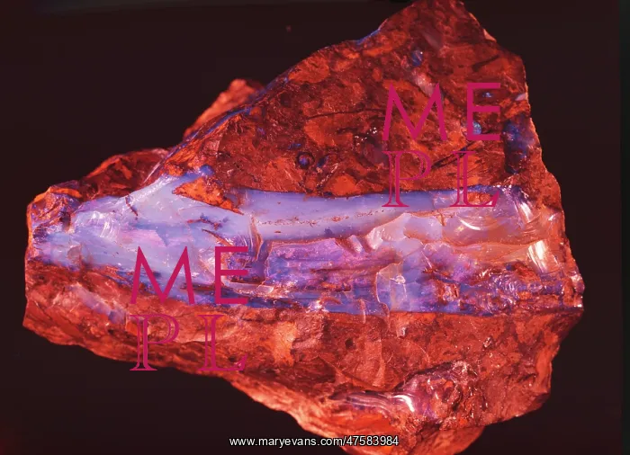 : Opals are not truely crystalline and are therefore mineraloids : Opals are not truely crystalline and are therefore mineraloids