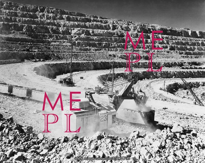  : Open pit copper mine at Chuquicamata, Chile. ?