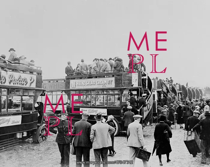 : Open-topped buses at the Epsom Derby, 1933 : Open-topped buses at the Epsom Derby, 1933