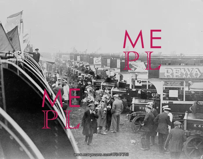 : Open-topped buses at the Epsom Derby, 1933 : Open-topped buses at the Epsom Derby, 1933