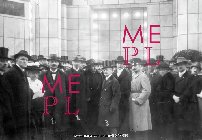 : Opening of an exhibition in Berlin, 1918 : Opening of an exhibition in Berlin, 1918