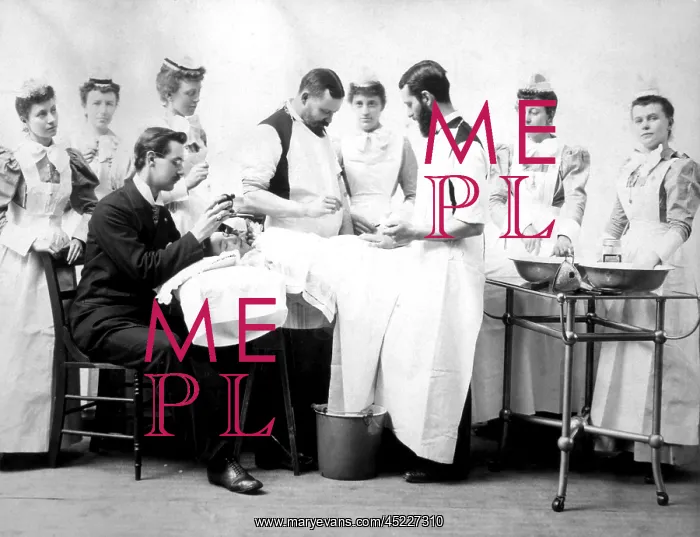 : Operation on a female patient with the anesthetist ? : Operation on a female patient with the anesthetist ?
