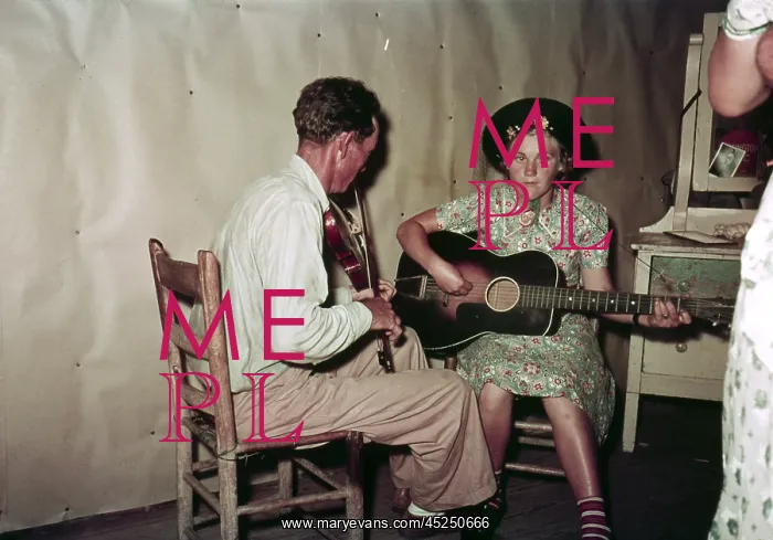 : Orchestra at square dance at the home of a sharecropper : Orchestra at square dance at the home of a sharecropper