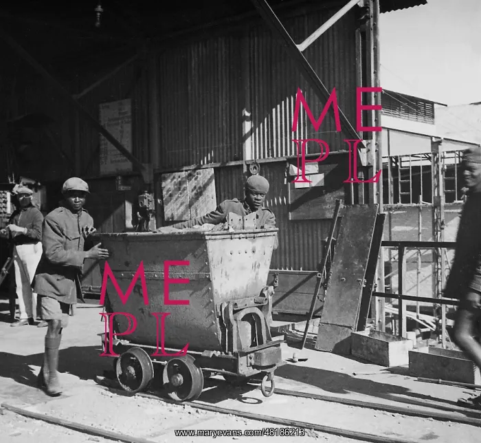 : Ore mine in South Africa, 1938 : Ore mine in South Africa, 1938
