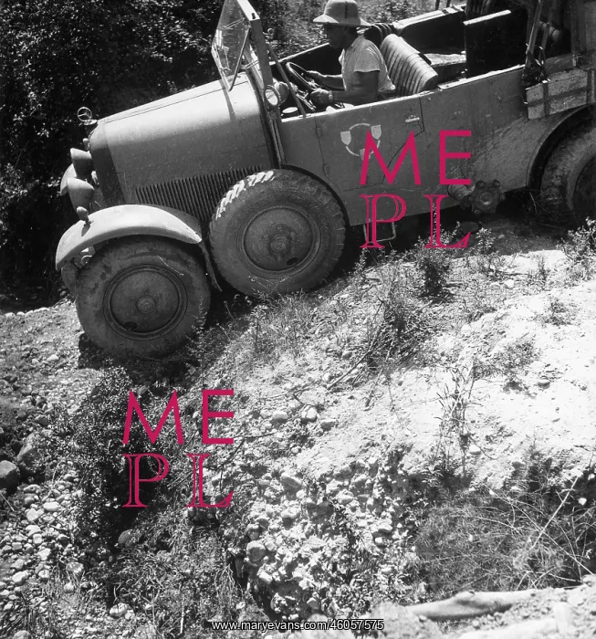 : Orient Expedition - Man in a expedition car : Orient Expedition - Man in a expedition car