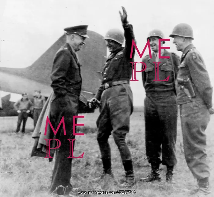 : Original caption: Three U.S. Army field ? : Original caption: Three U.S. Army field ?