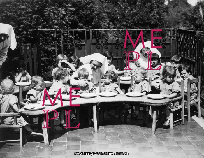 : ORPHANAGE / LONDON 1930S : ORPHANAGE / LONDON 1930S